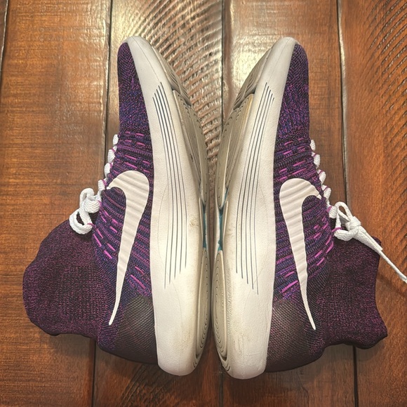 NIKE - Picture 6 of 8